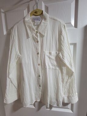 Crisp white button-up shirt from Susan Graver Style. Small size.
